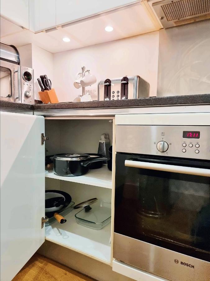 Your Riverside Home 2 With Private Balcony Лондон Екстер'єр фото
