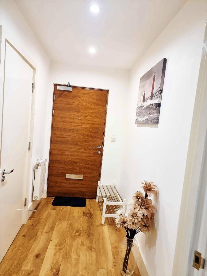 Your Riverside Home 2 With Private Balcony Лондон Екстер'єр фото